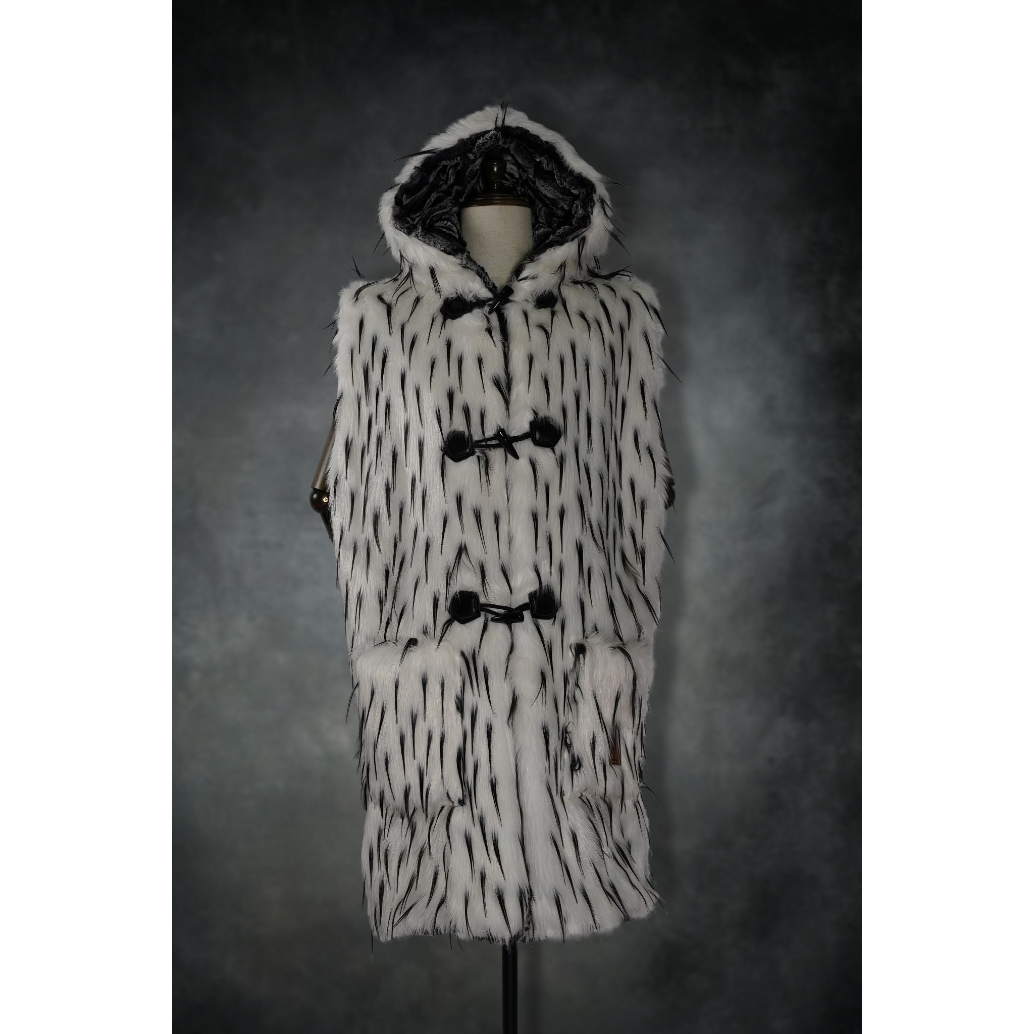 Black & White Spike Rambler