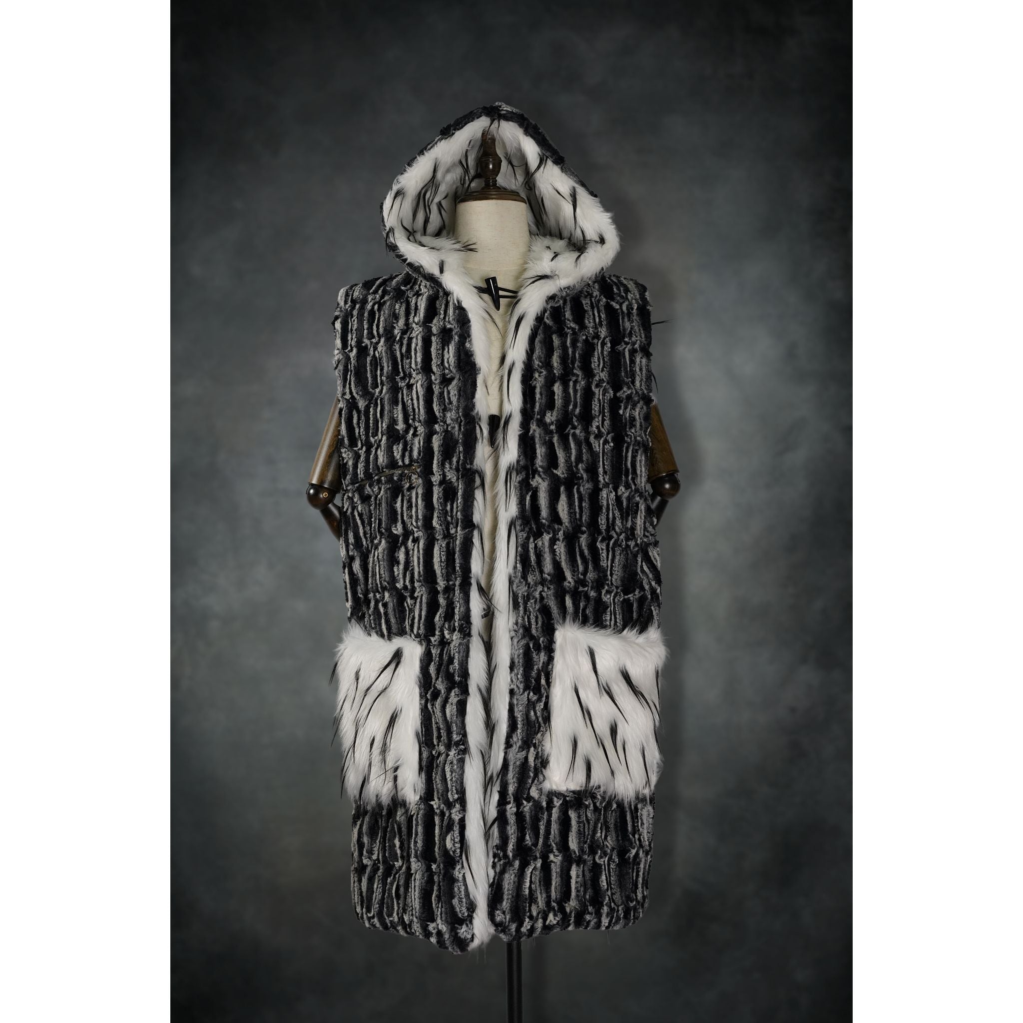 Black & White Spike Rambler